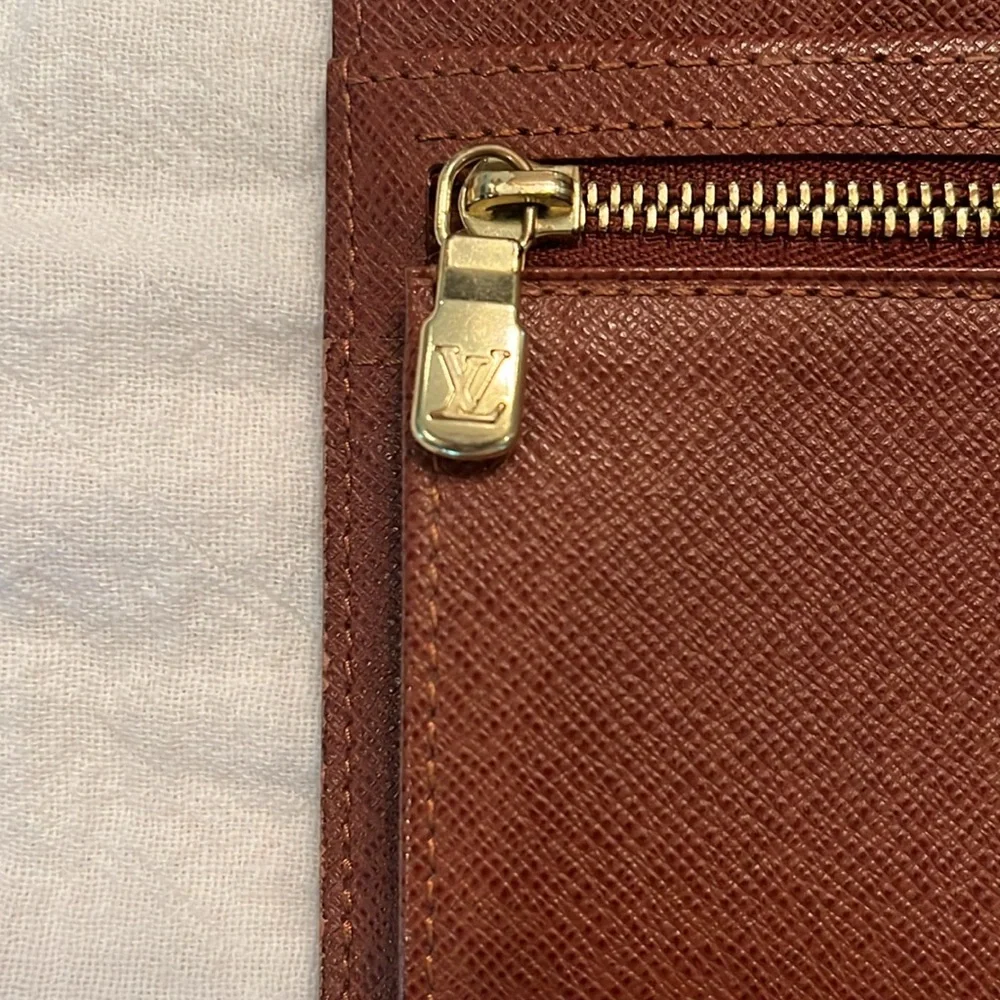 Louis Vuitton Monogram Pochette Passport TriFold Long Wallet - Picture 7 of 12